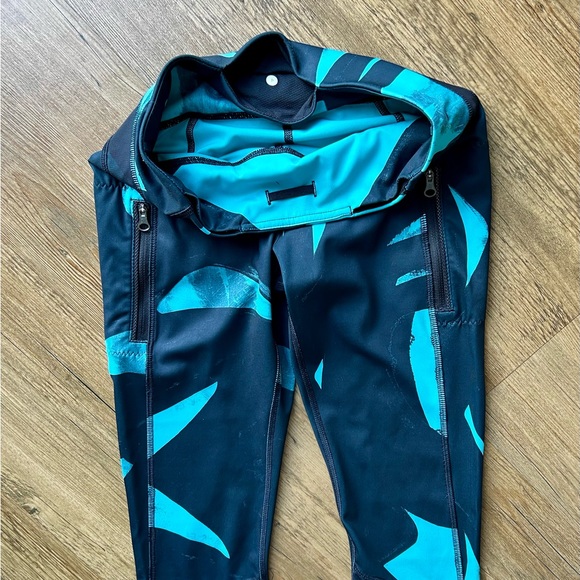 Lululemon Inspire Tight II Back Spin Stroke Peacock Blue Black Women's size 4 - Picture 2 of 3